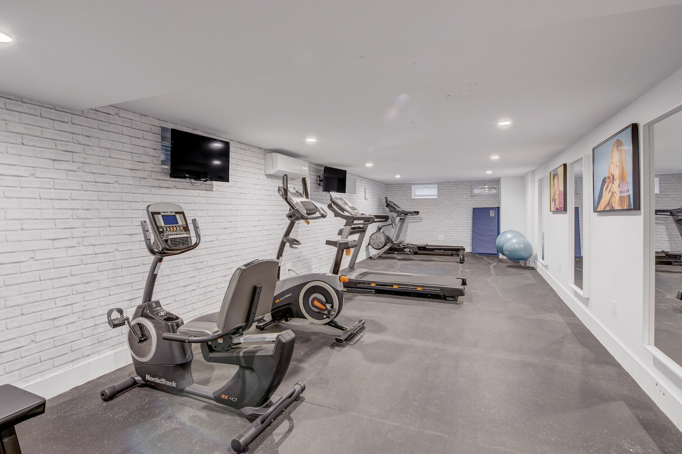 The Woodbine House apartment gym